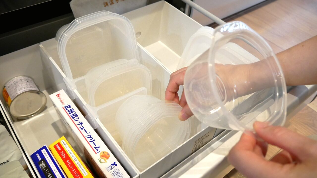 タッパー立てる収納は毎回取り出しが必要