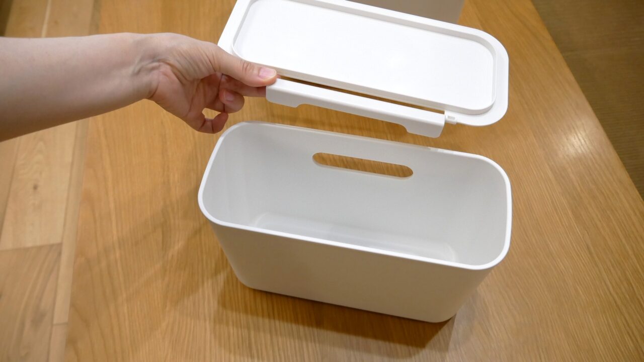無印良品:吊るしても使える 薄型収納ケースには別売りフタもある