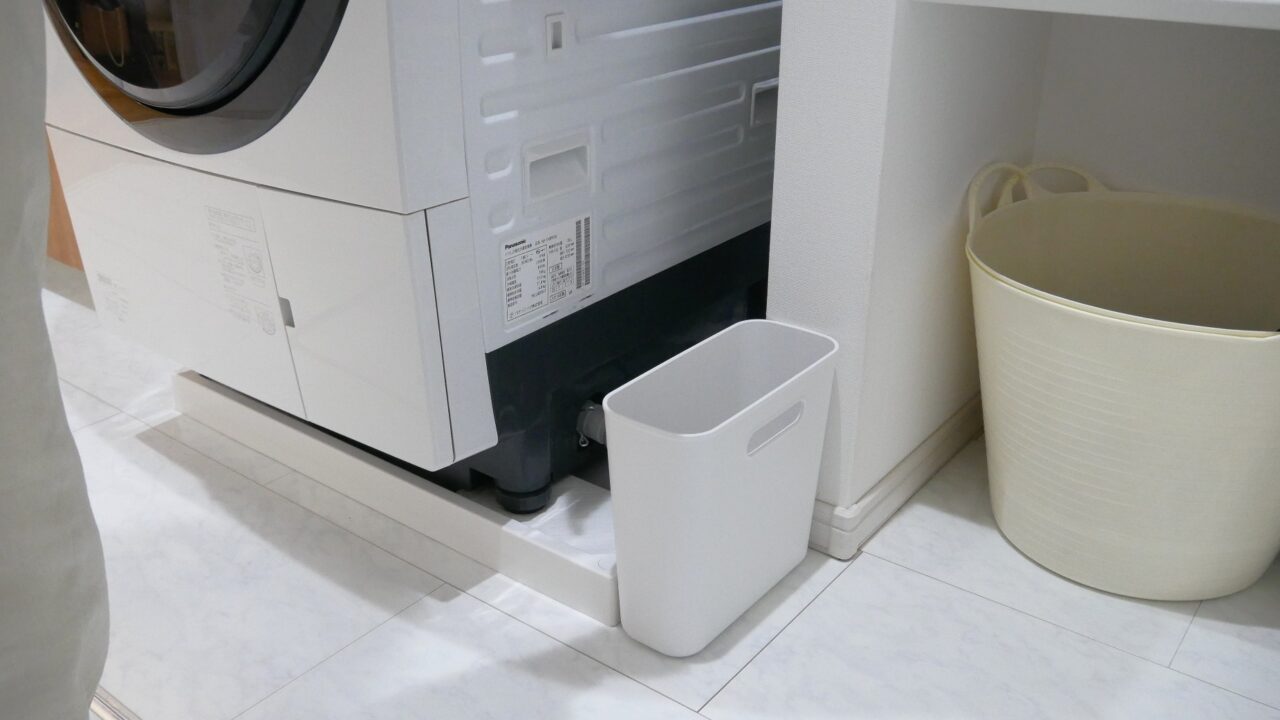 吊るしても使える 薄型収納ケースはスッキリデザインなので洗面所にもぴったり
