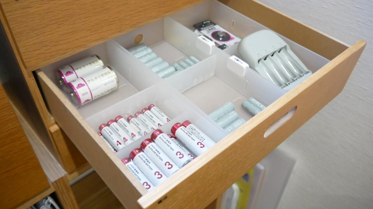無印良品のスタッキングチェストに電池収納
