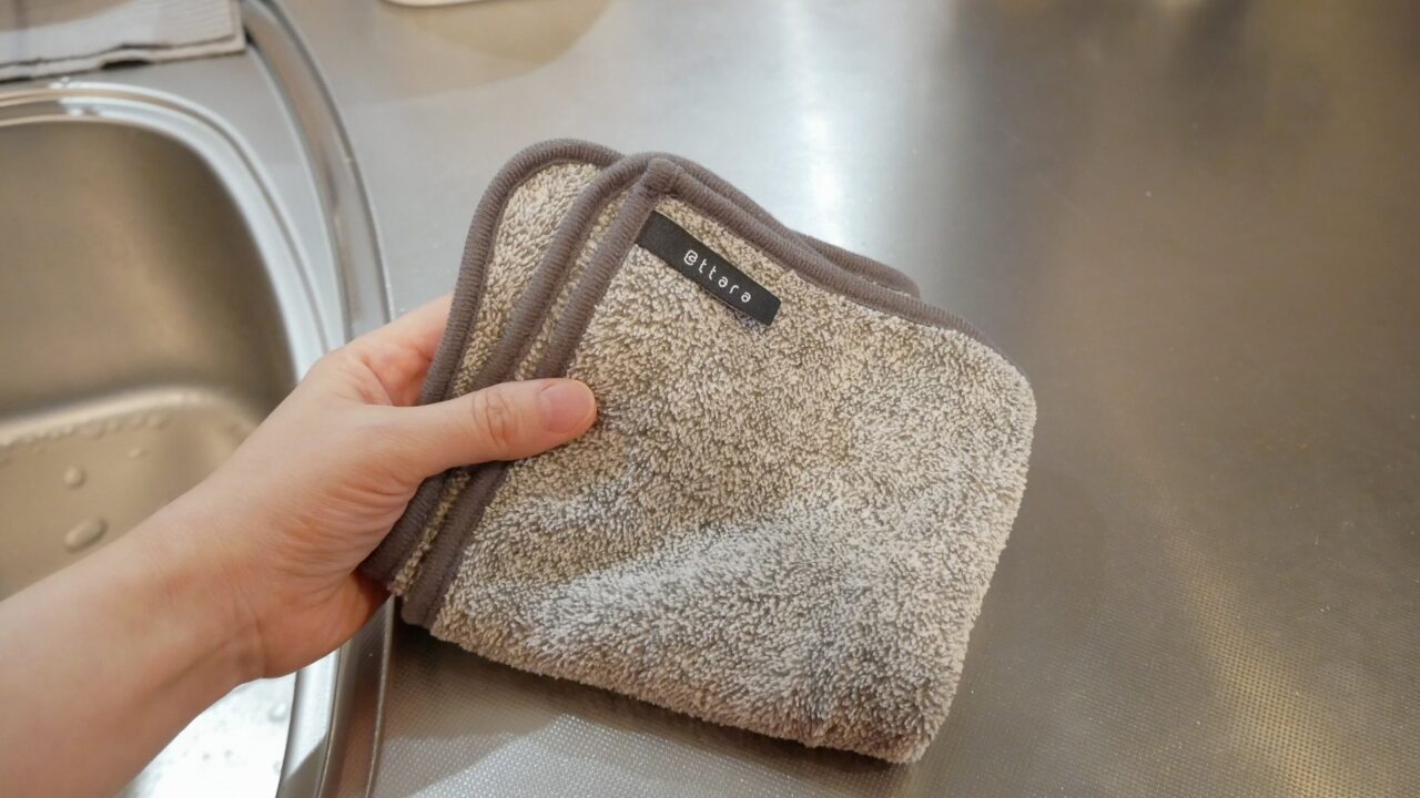 アッタラの油汚れクロス。ふわふわした質感が特徴。