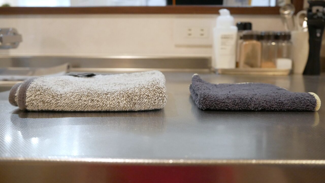 油汚れクロス。普通のタオルより厚みがあり、ふわふわとした質感が特徴。