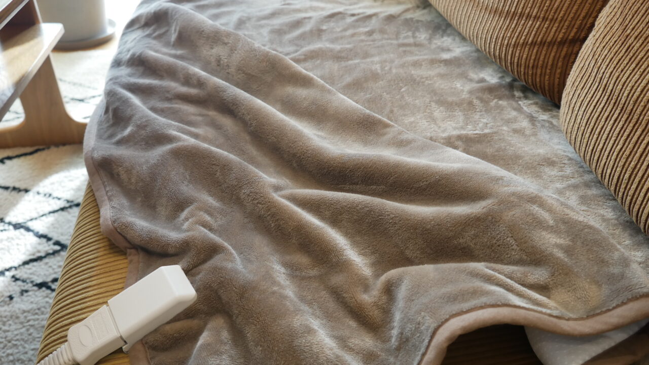 毛布のようにふわふわした起毛素材の無印良品ホットシート